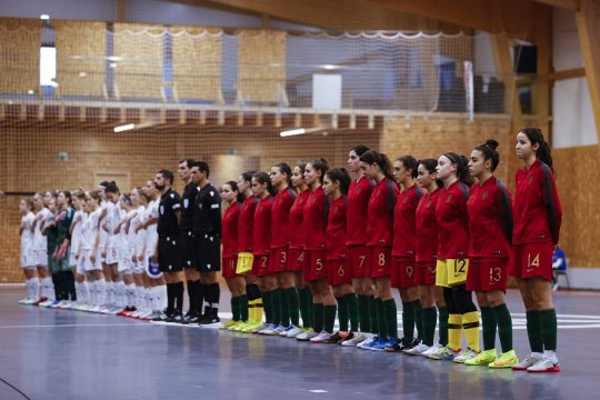 Futsal feminino internacional em jornada dupla no Seixal
