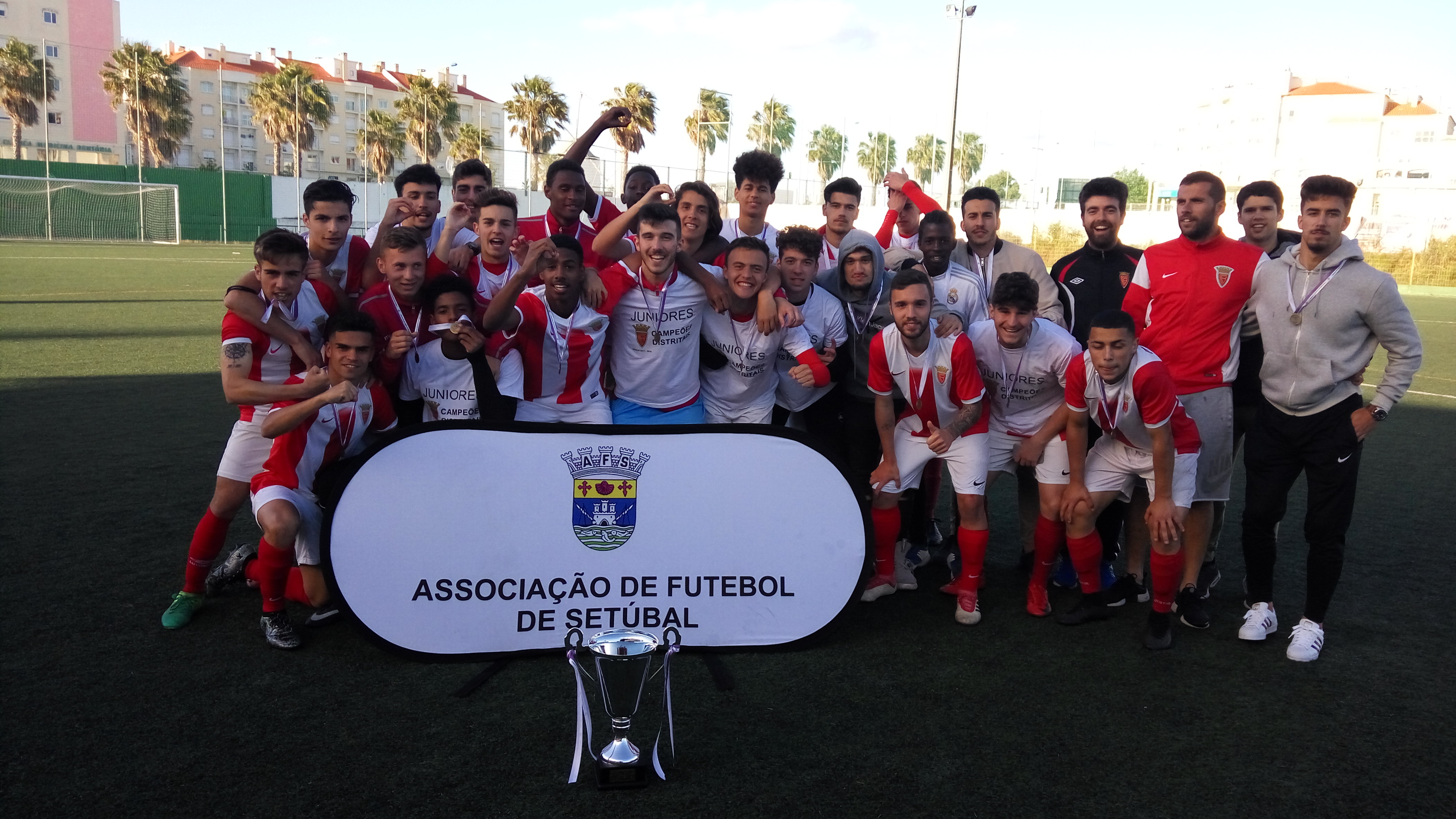 Juniores do FC Barreirense festejaram título sem desaires