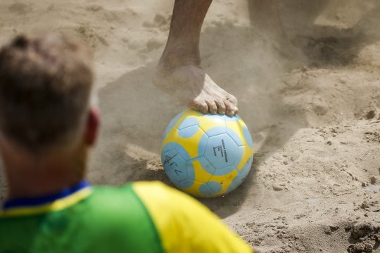 Futebol de praia: Taça e campeonato animam fim de semana