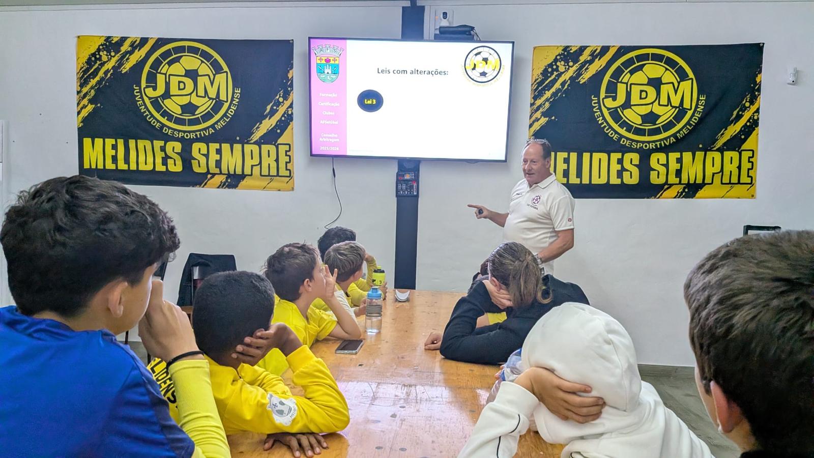 Mais de 20 clubes receberam ações de formação pelo CA da AF Setúbal  