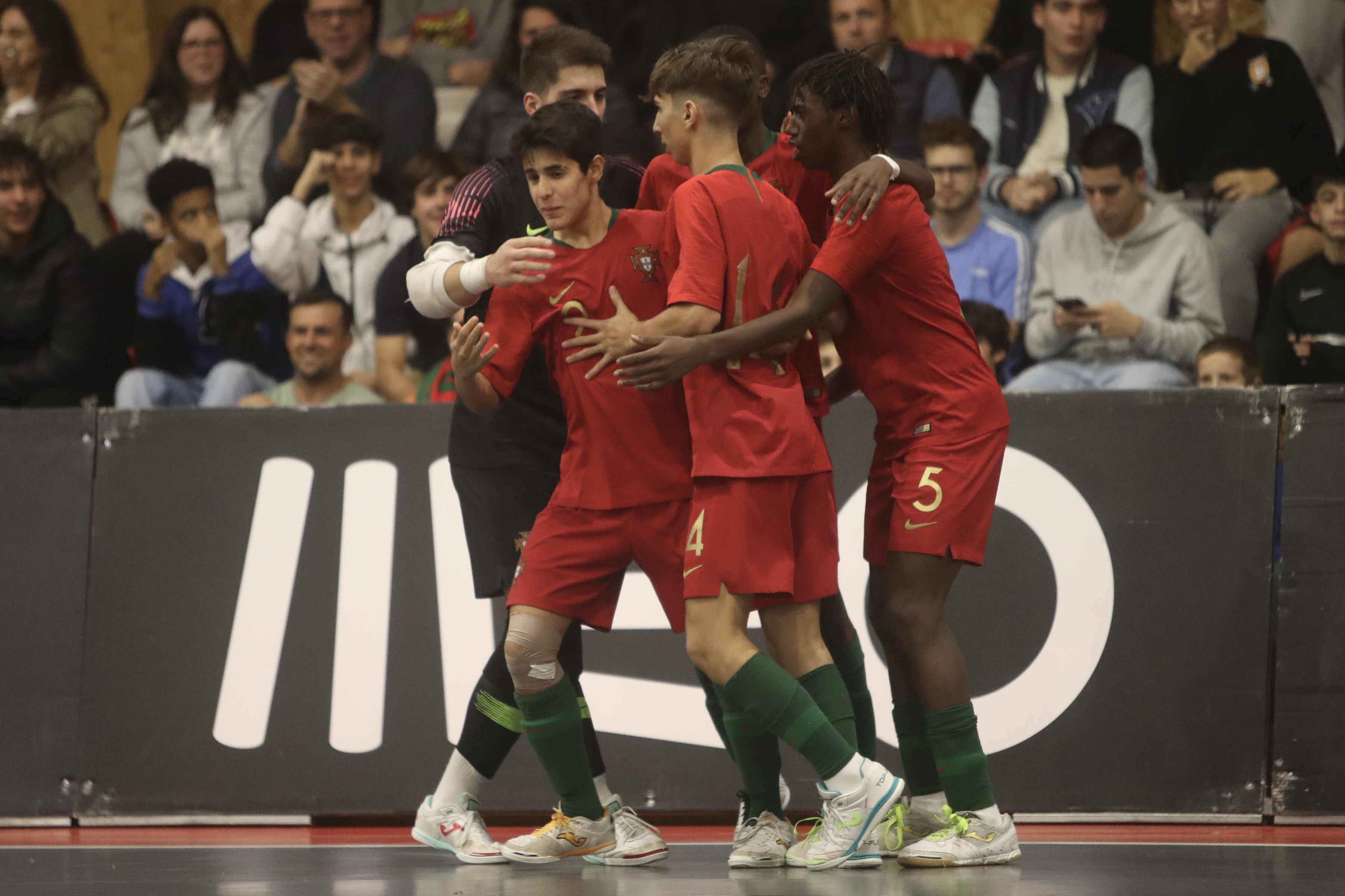 Portugal abre jornada dupla com triunfo sobre EUA no Seixal