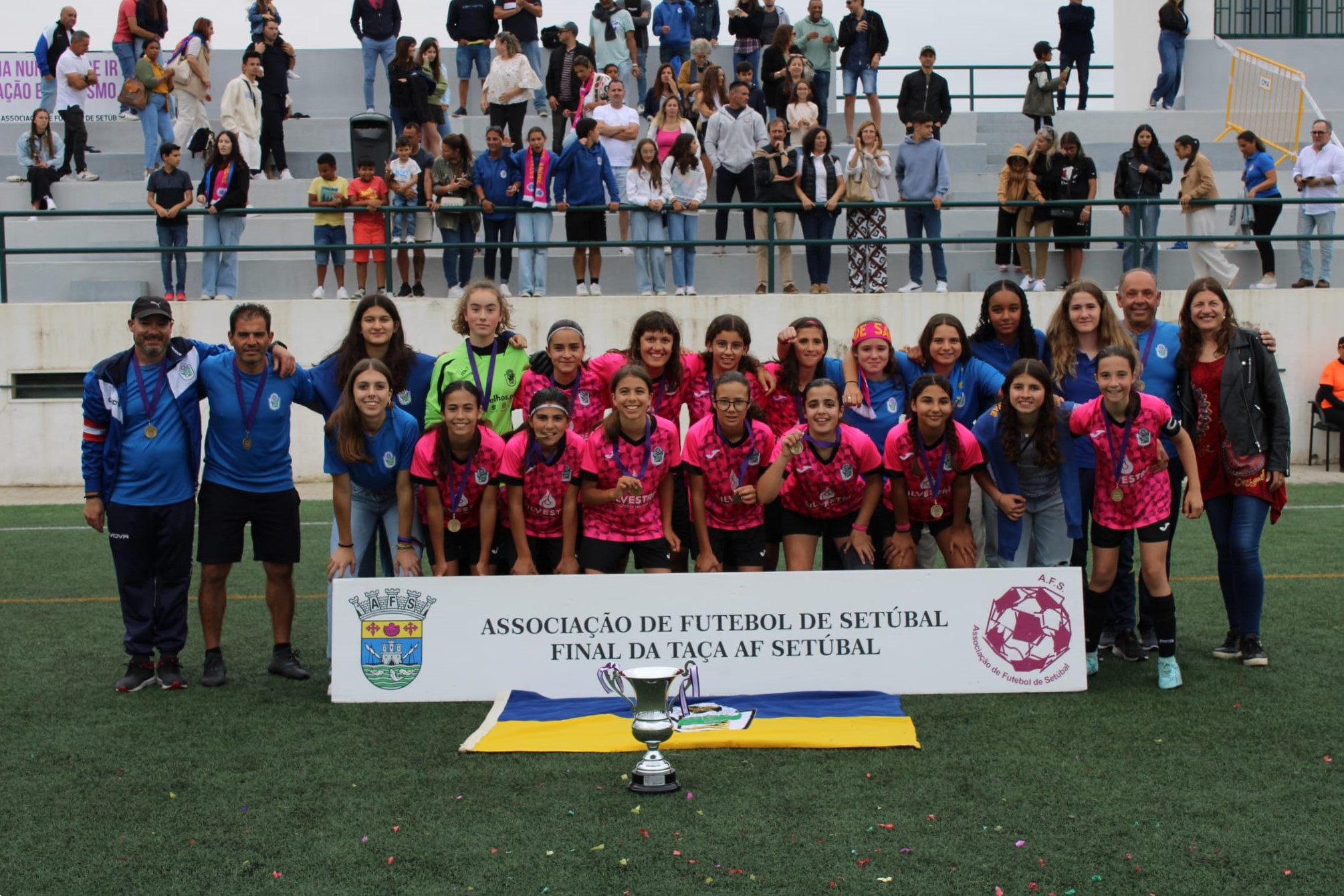 Estrela Stº André ACDR festejou conquista da Taça AFS Futebol Feminino Sub 13