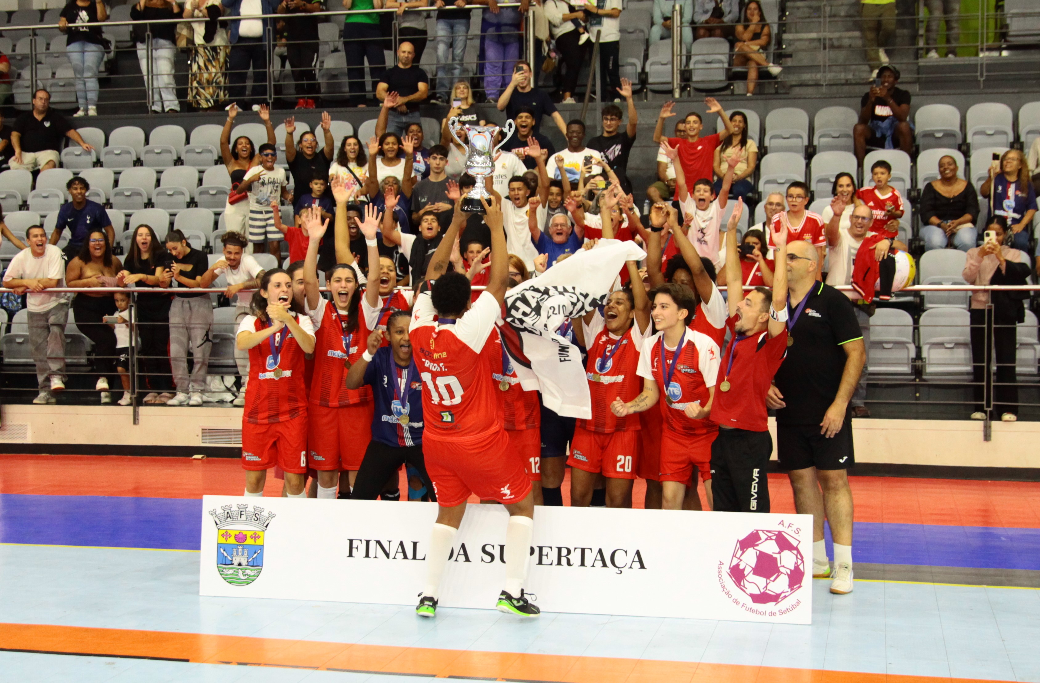 ACB Charneca de Caparica conquista a Supertaça AFS Futsal Feminino