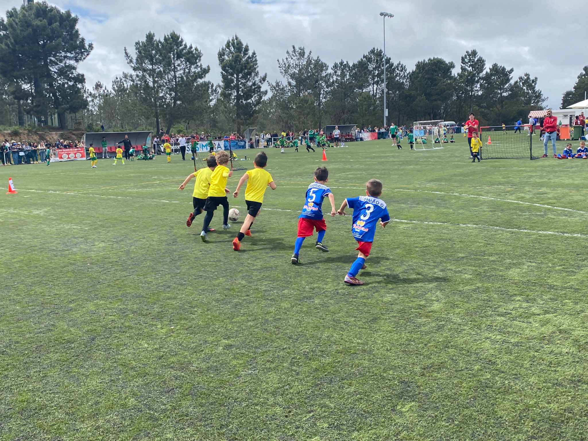 3.º Joga + Futebol em Sesimbra superou número de clubes representados  