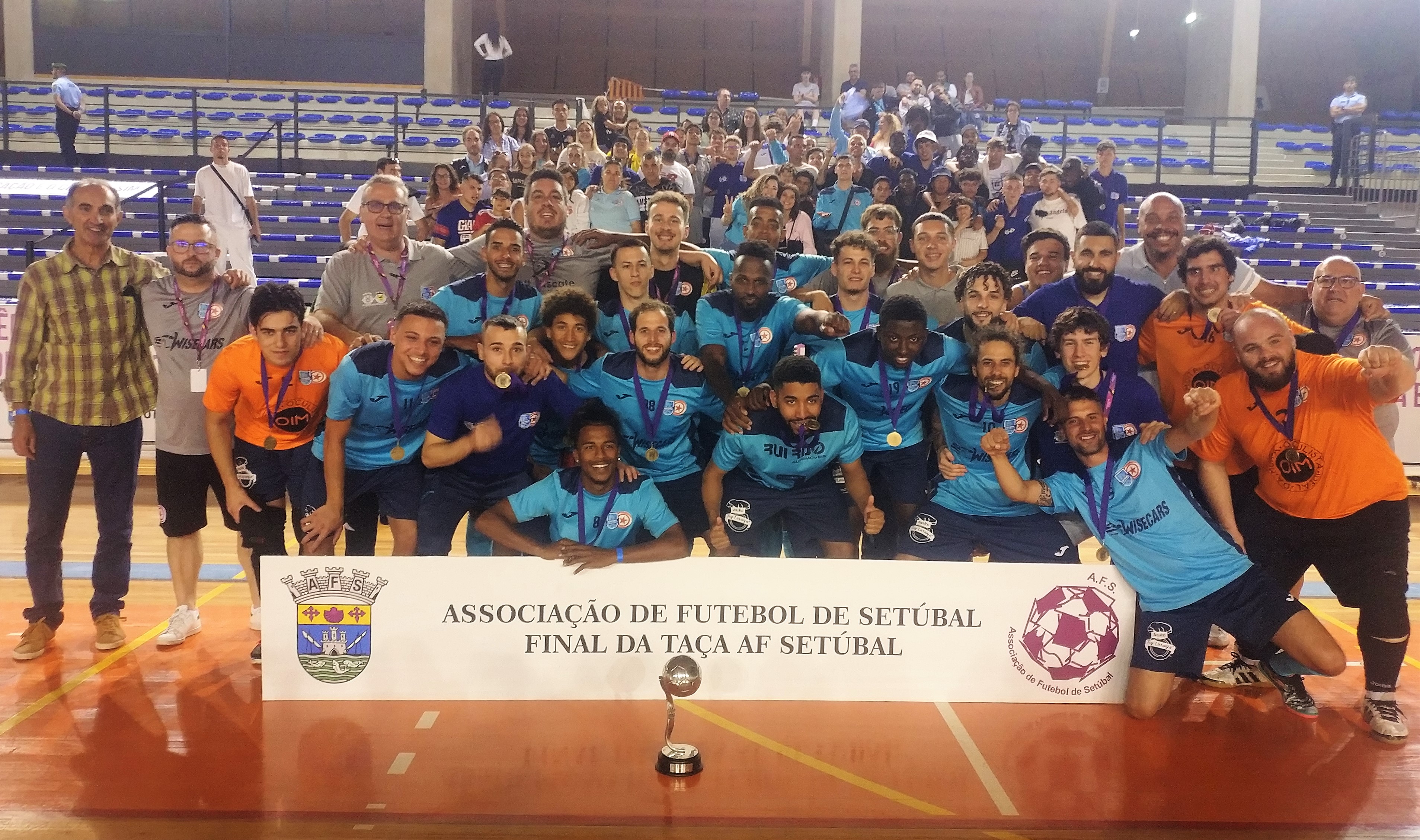Taça AFS Futsal Seniores erguida pelo GDEB D. João I 