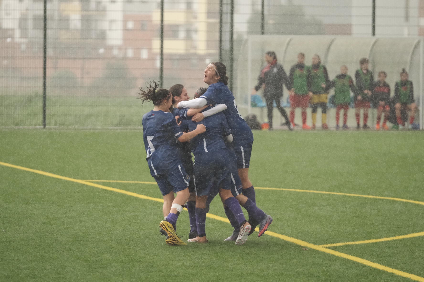 AF Setúbal vence torneio com o brilho de 'meninas de ouro'